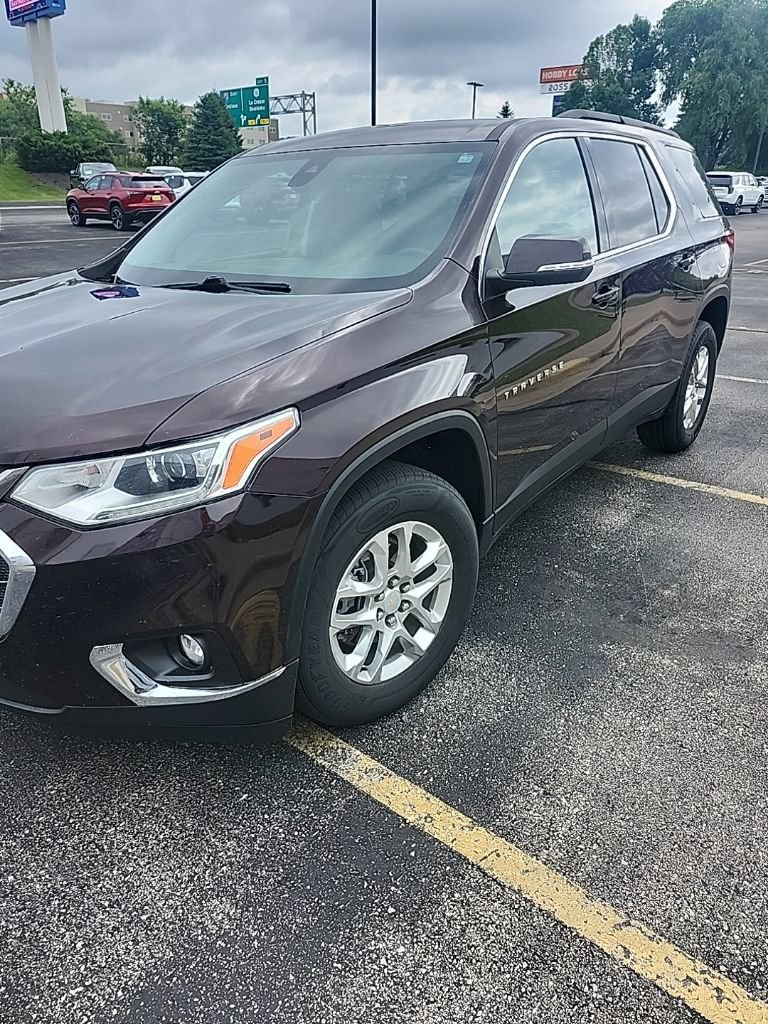 Used 2021 Chevrolet Traverse 1LT with VIN 1GNEVGKW7MJ250215 for sale in Onalaska, WI