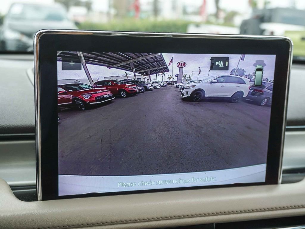 Used 2022 White Lincoln Standard image 23