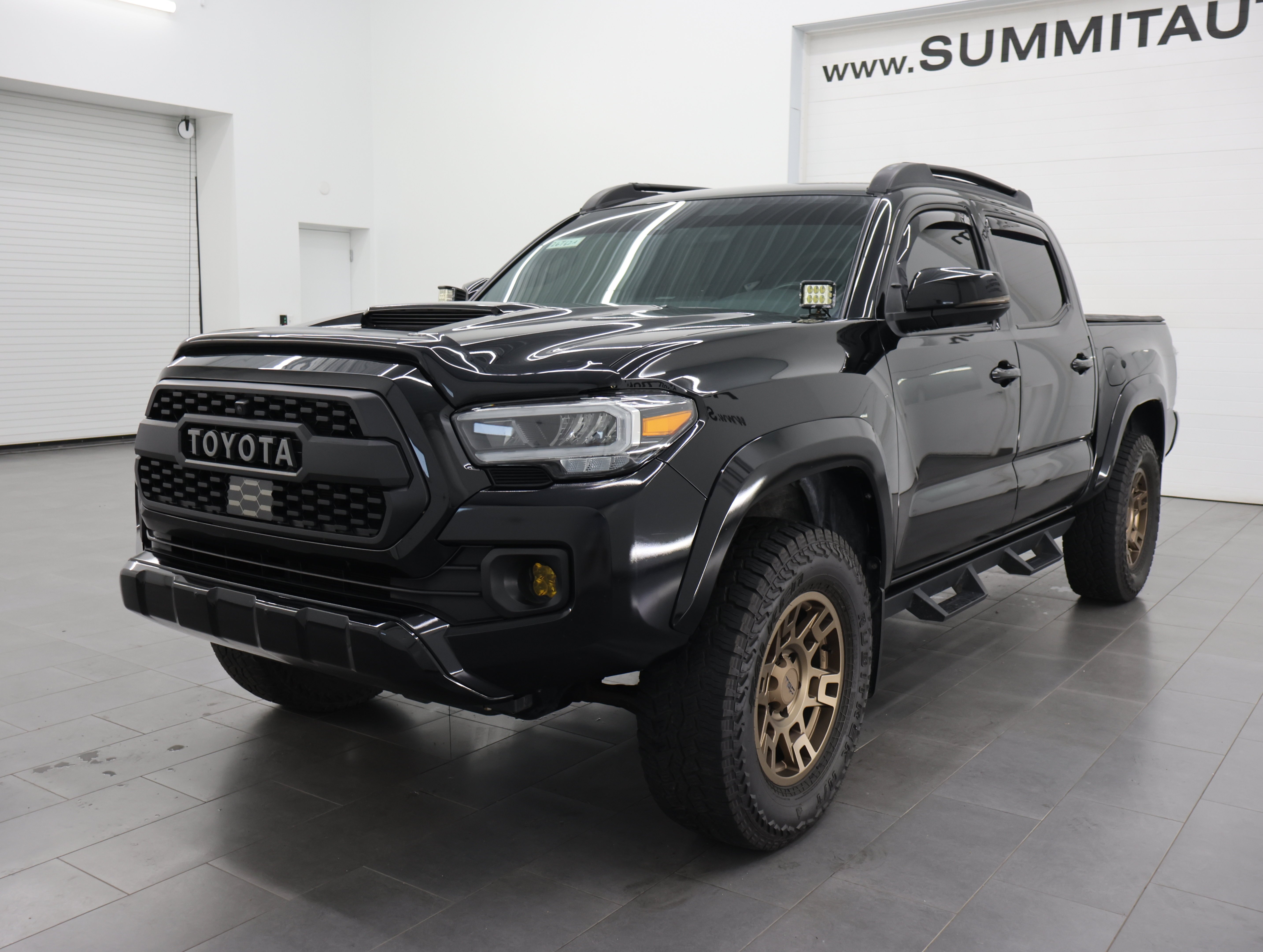 Used 2021  Toyota  image 7