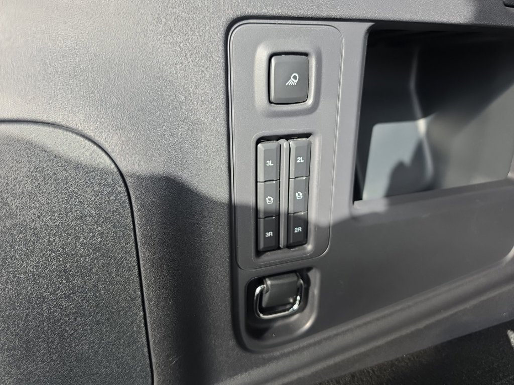 Used 2025  Ford Tremor image 30