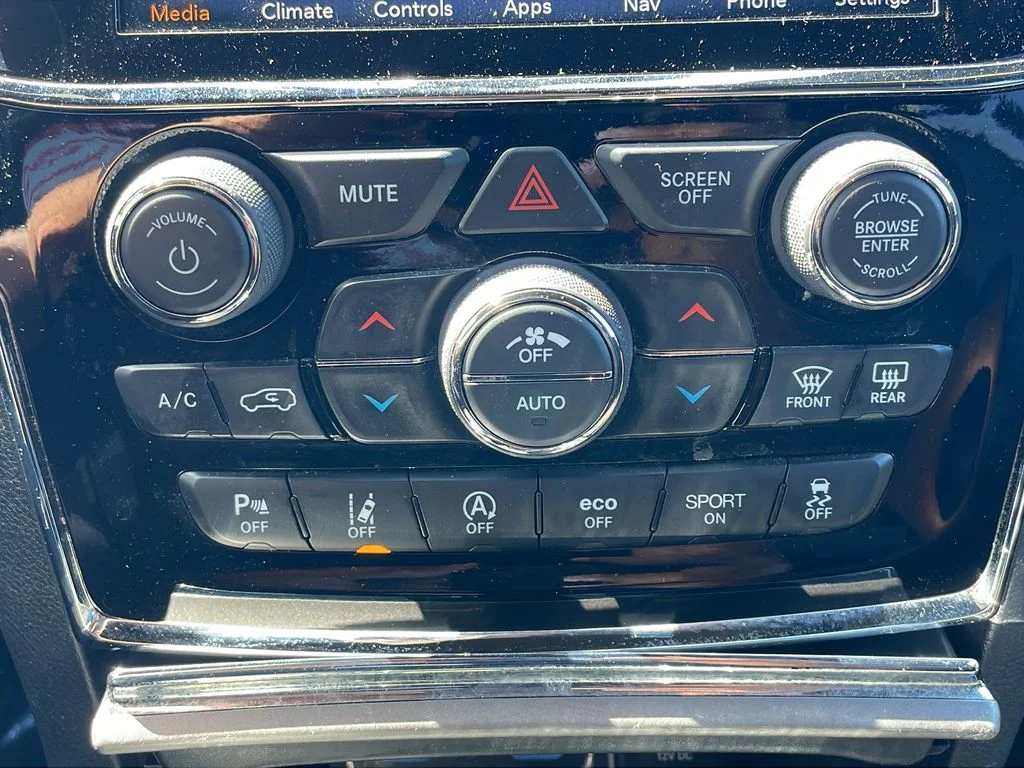 Used 2020 White Jeep Altitude image 30