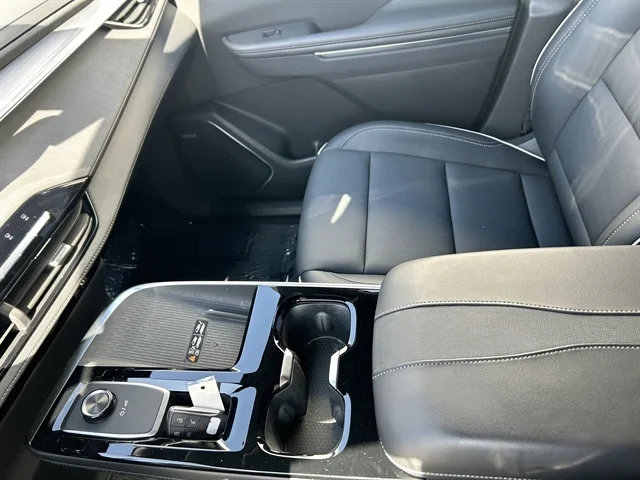 Used 2025 WHITE BUICK Preferred image 36