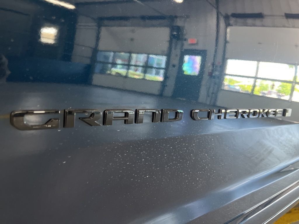 New 2026 Fathom Blue Pearl-Coat Exterior Paint Jeep Summit image 14