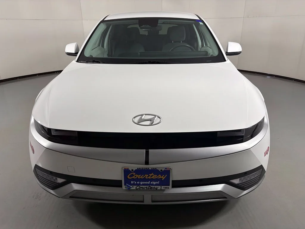 Used 2024 White Hyundai SEL image 3