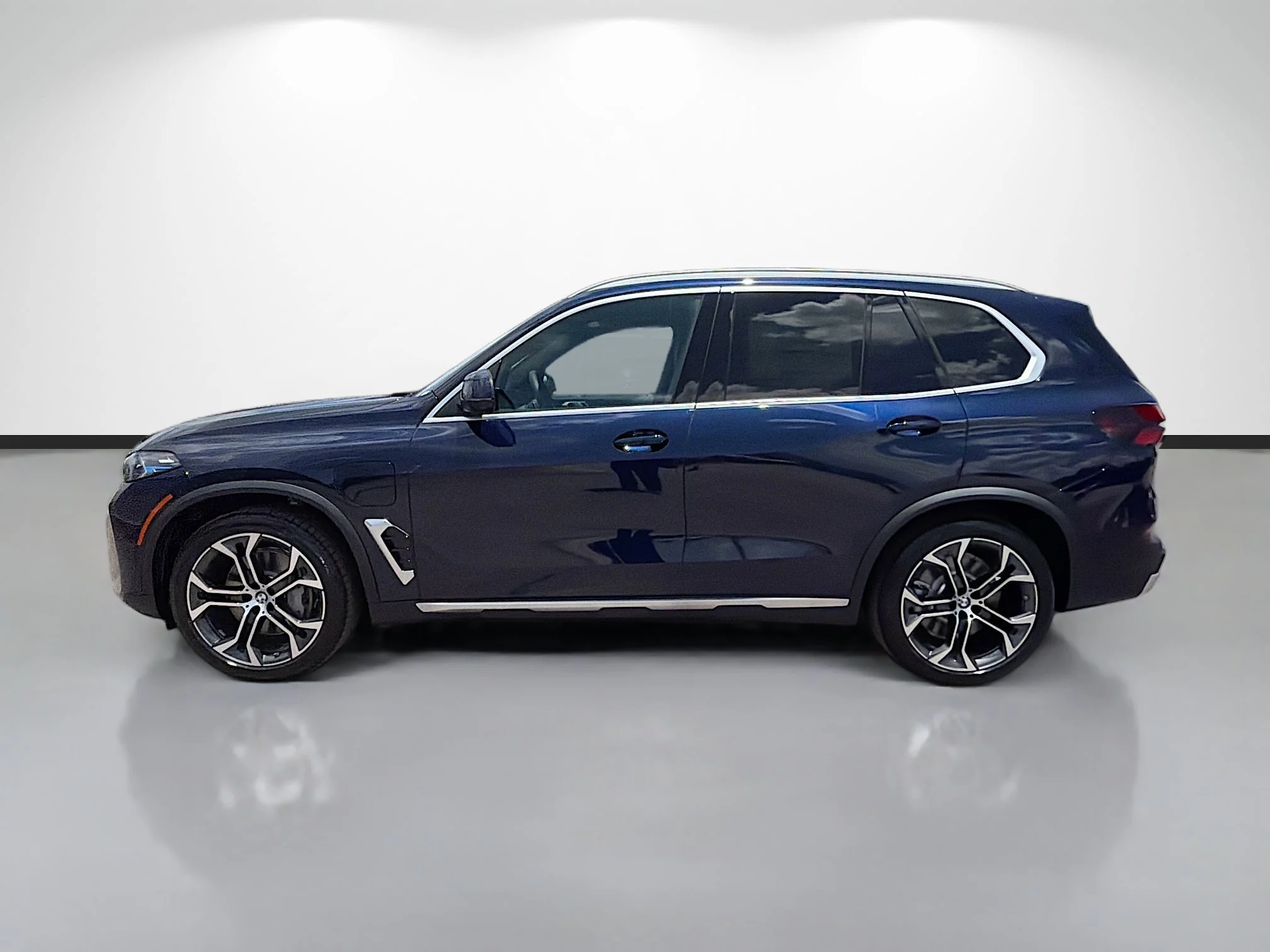 New 2026 Tanzanite Blue II Metallic BMW xDrive50e image 6