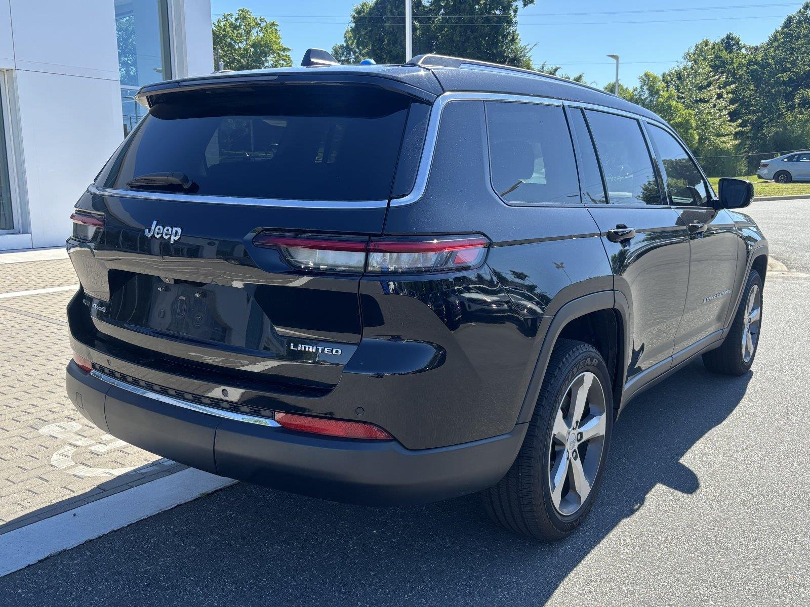 Used 2021 Diamond Black Crystal Pearlcoat Jeep Limited image 5