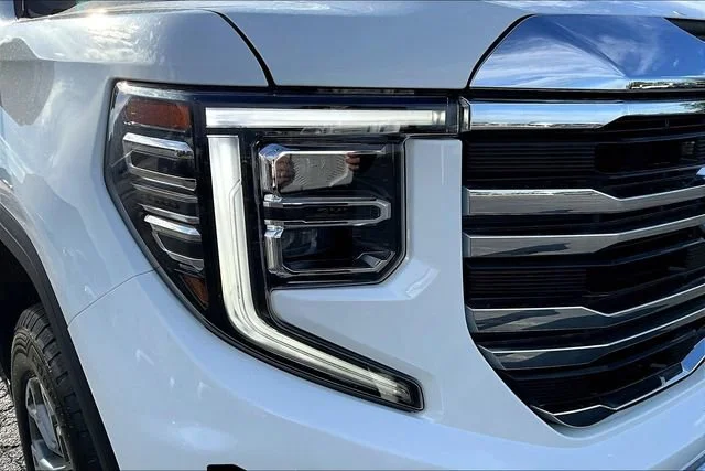 Used 2024 Summit White GMC SLT image 31
