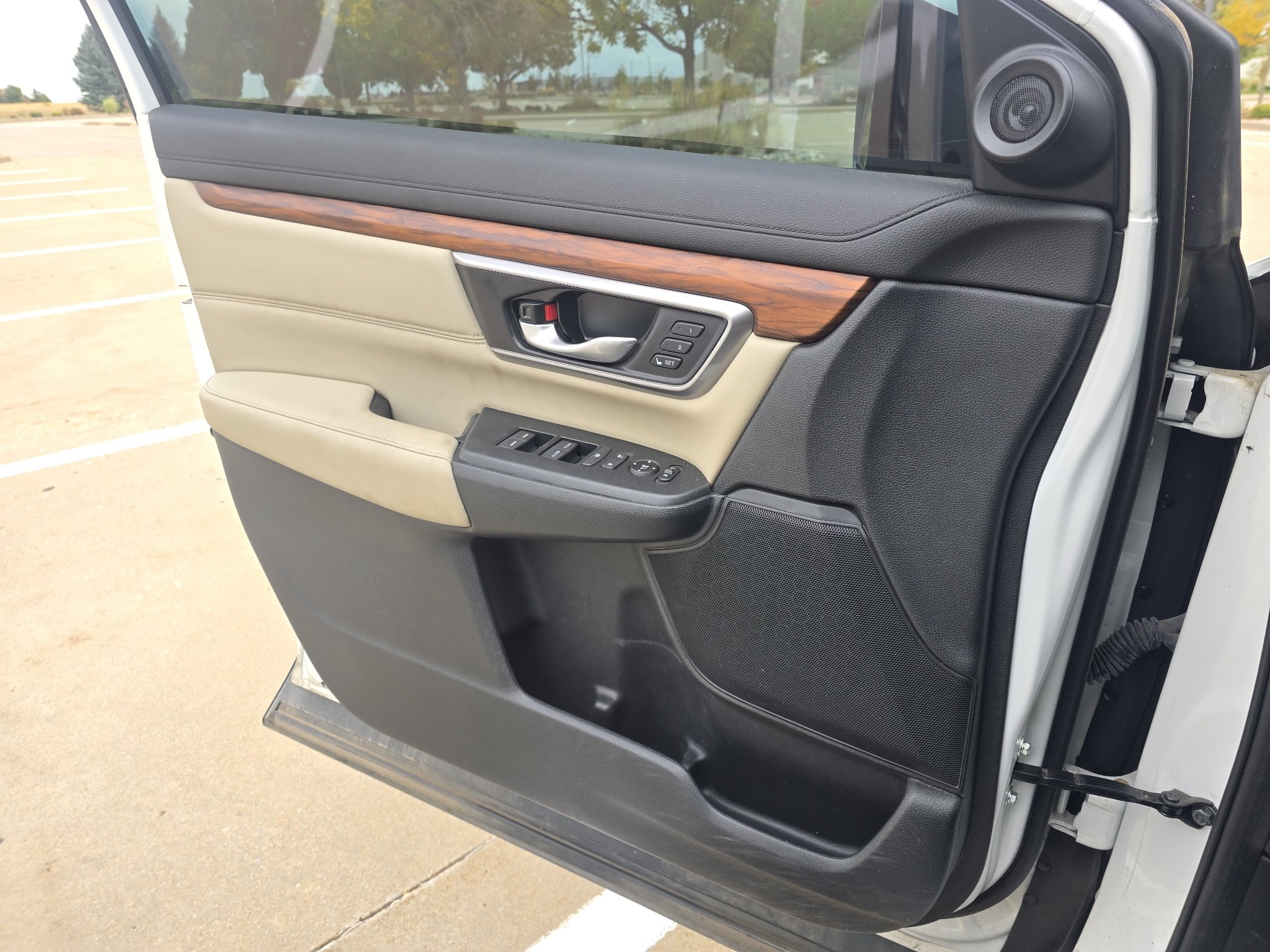 Used 2021 Platinum White Pearl Honda Touring image 17