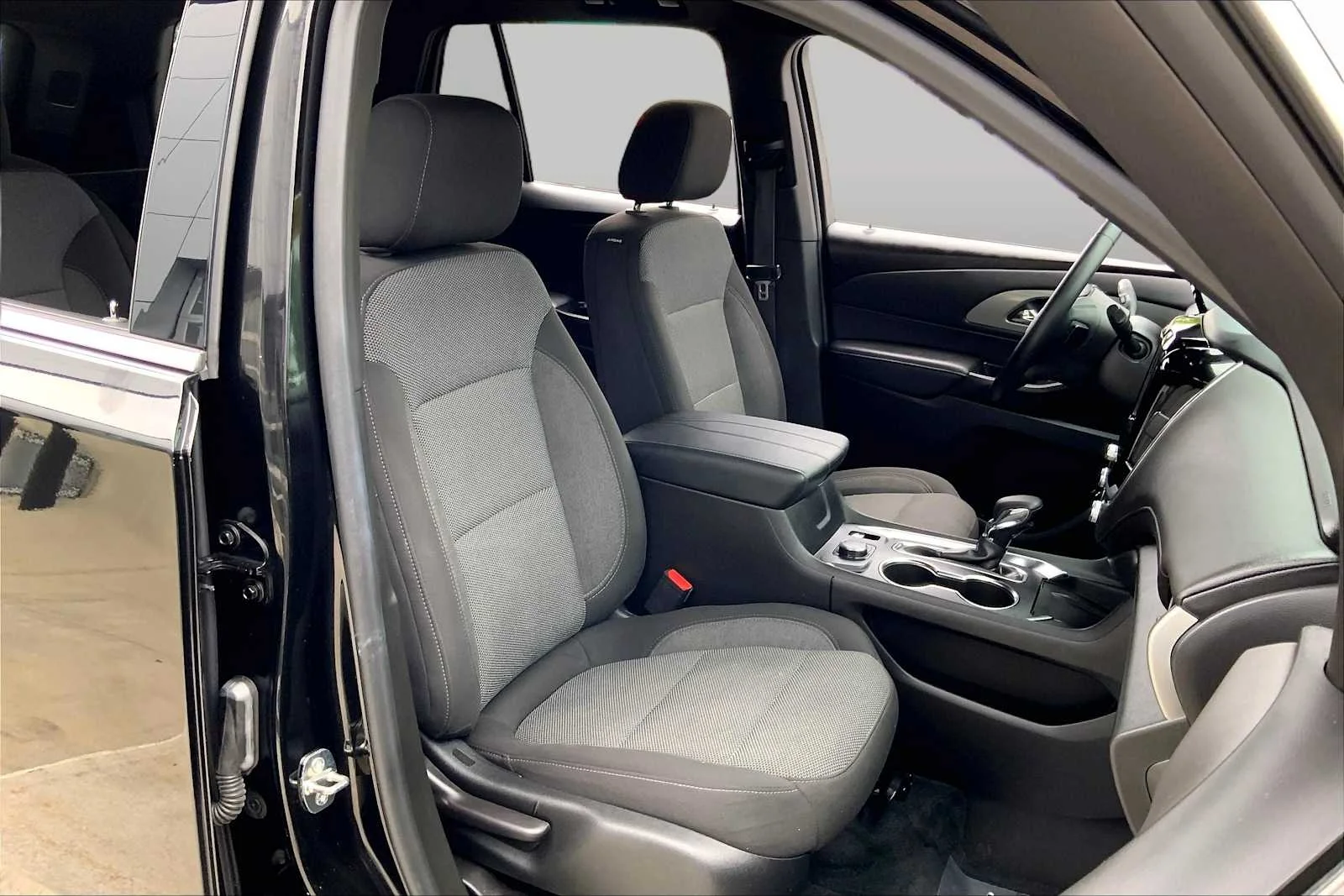 Used 2023 Mosaic Black Metallic Chevrolet LT Cloth image 8