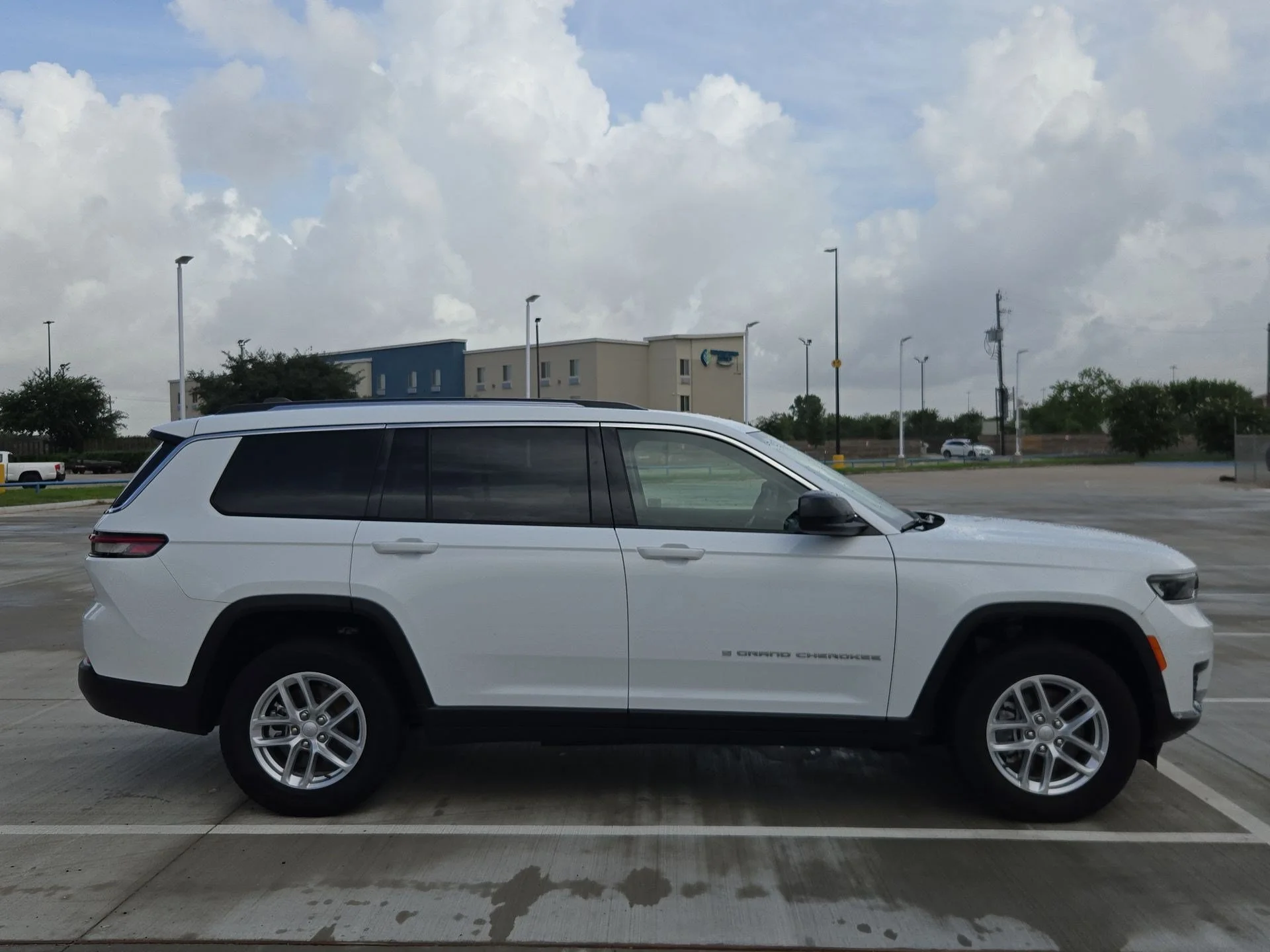 Used 2023 Bright White Clearcoat Jeep Laredo image 2