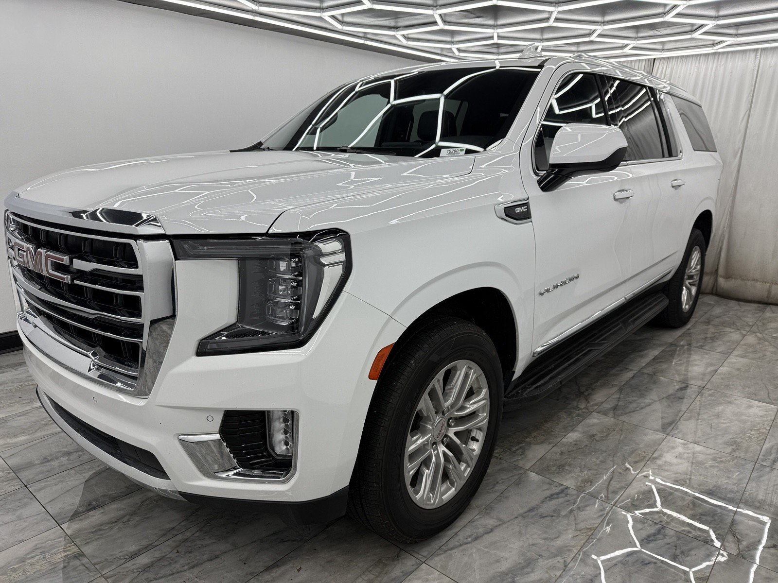 2024 Gmc Yukon XL SLT photo 3