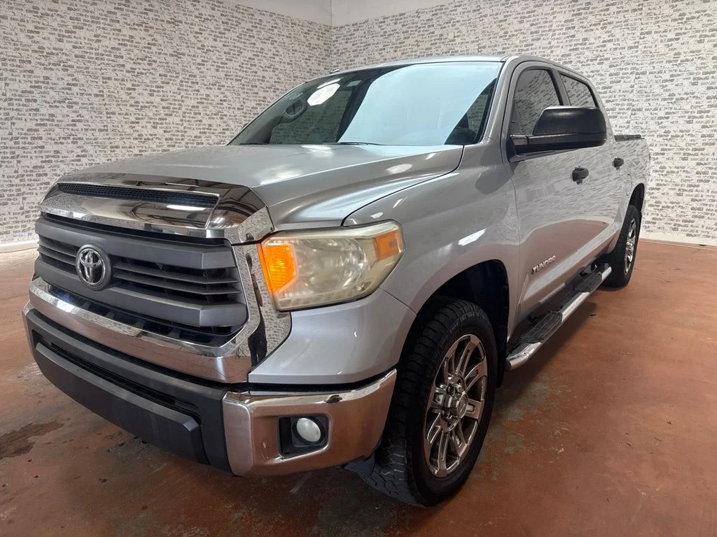 Used 2014 Silver Sky Metallic Toyota SR5 image 3