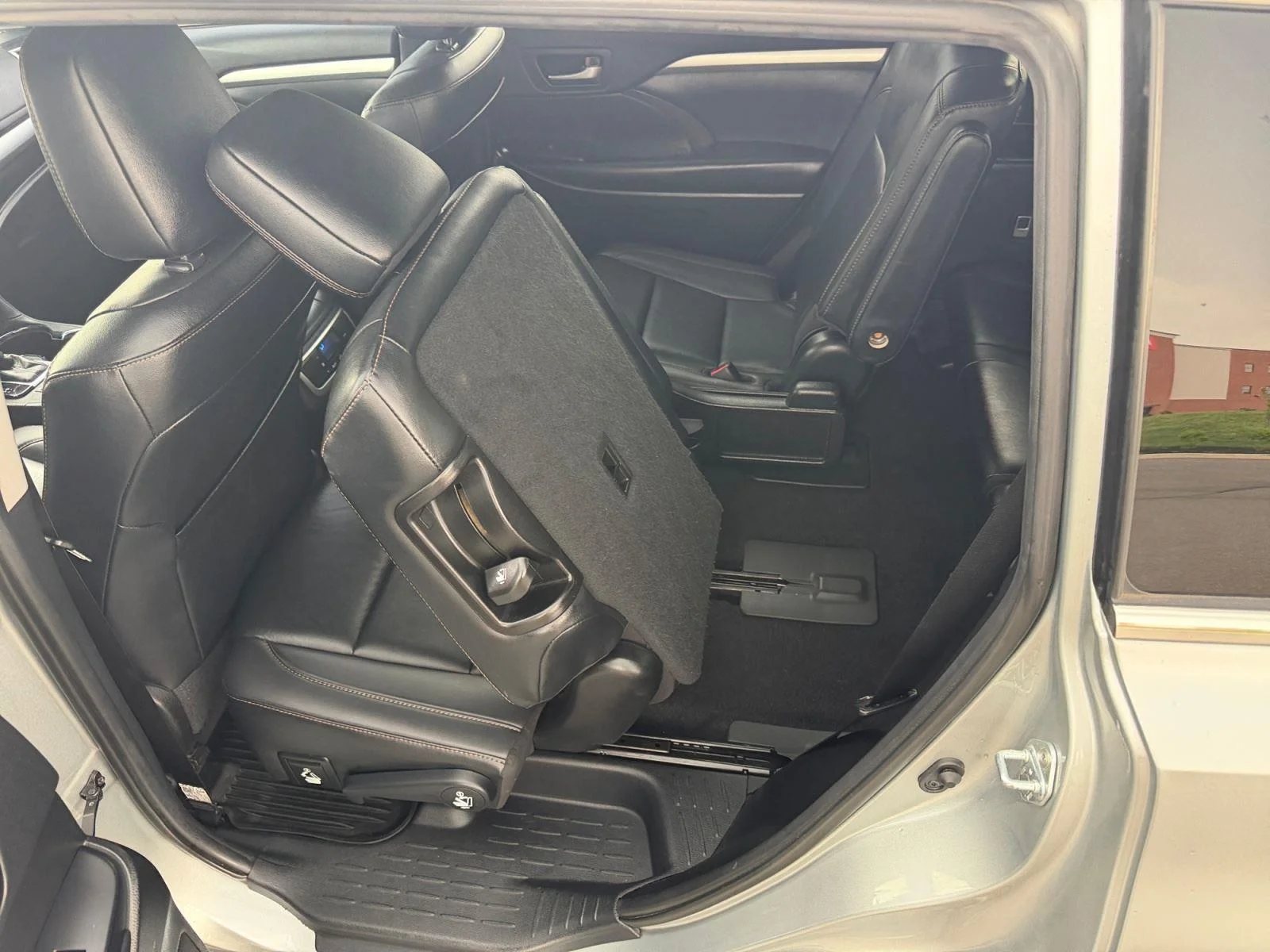Used 2019 Celestial Silver Metallic Toyota XLE image 42