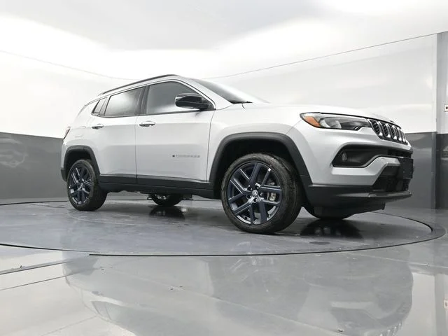 New 2026 Silver Zynith Metallic Clear-Coat Exterior Paint Jeep  image 19