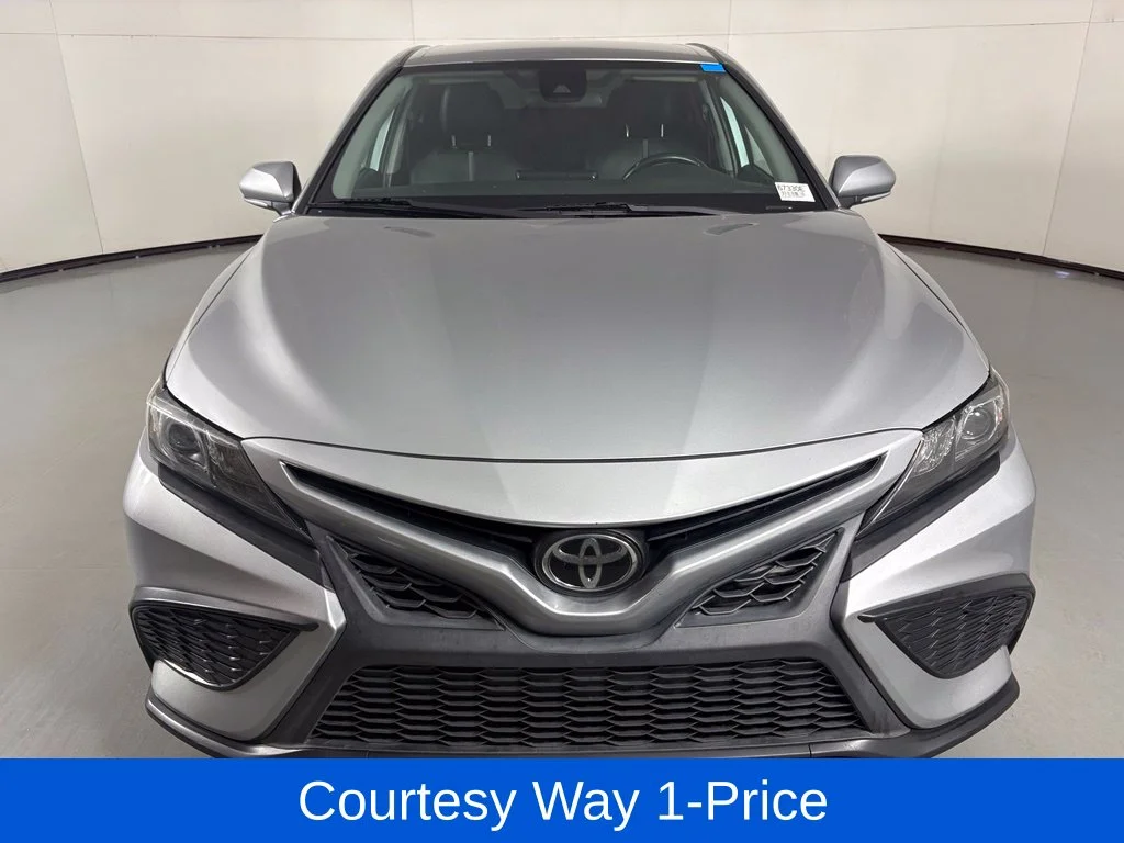 Used 2022 Silver Toyota SE image 4
