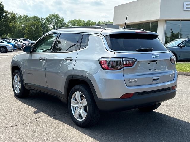 Used 2022 Silver Jeep Latitude image 4
