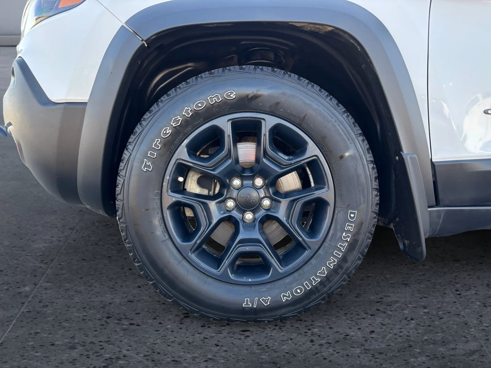 Used 2021 White Jeep Trailhawk image 9