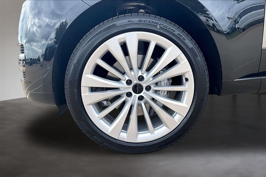 New 2026  Land Rover SE image 12