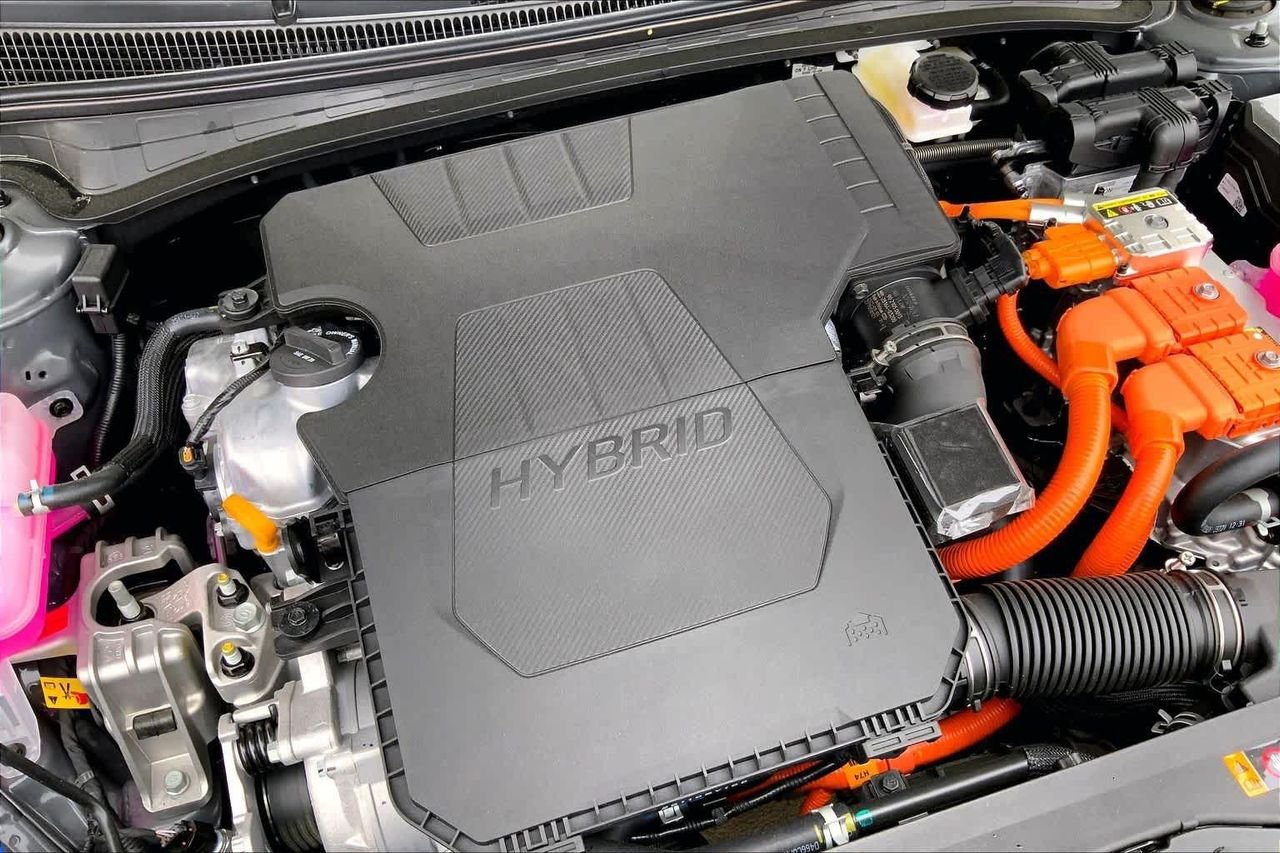New 2026 Ecotronic Gray Hyundai Limited image 17