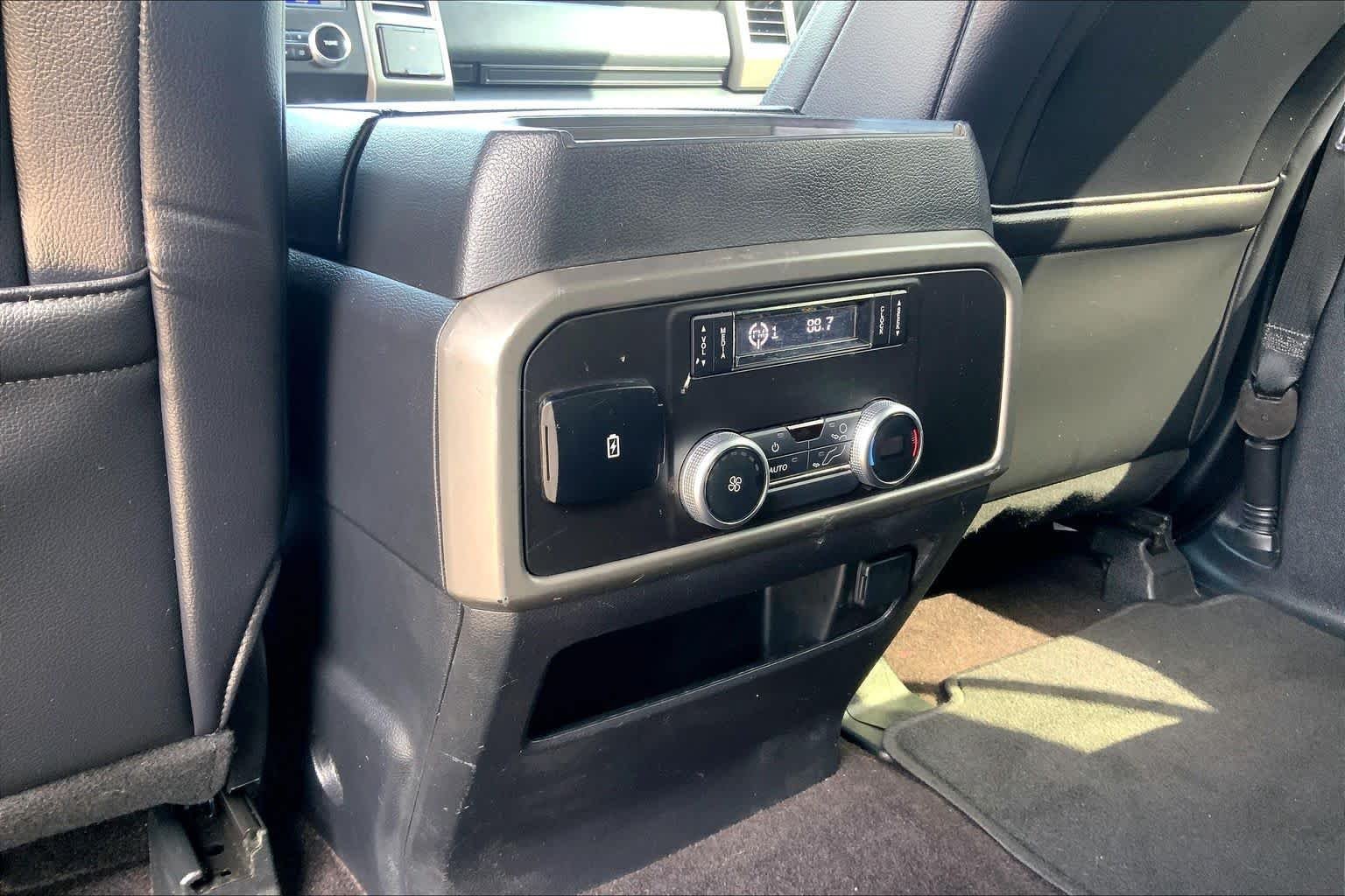 Used 2020 Magnetic Metallic Ford XLT image 32