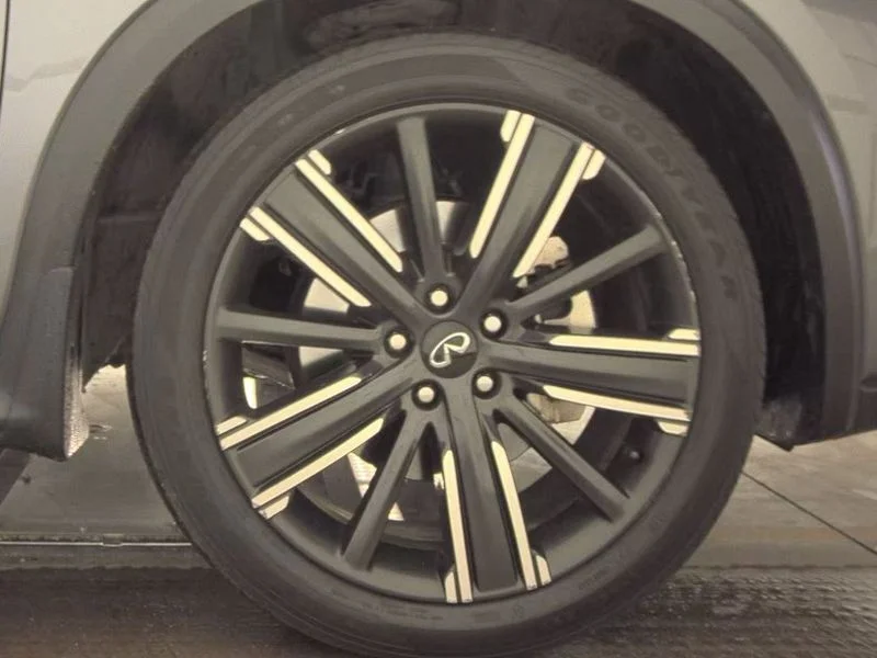 Used 2021 Graphite Shadow INFINITI LUXE image 13