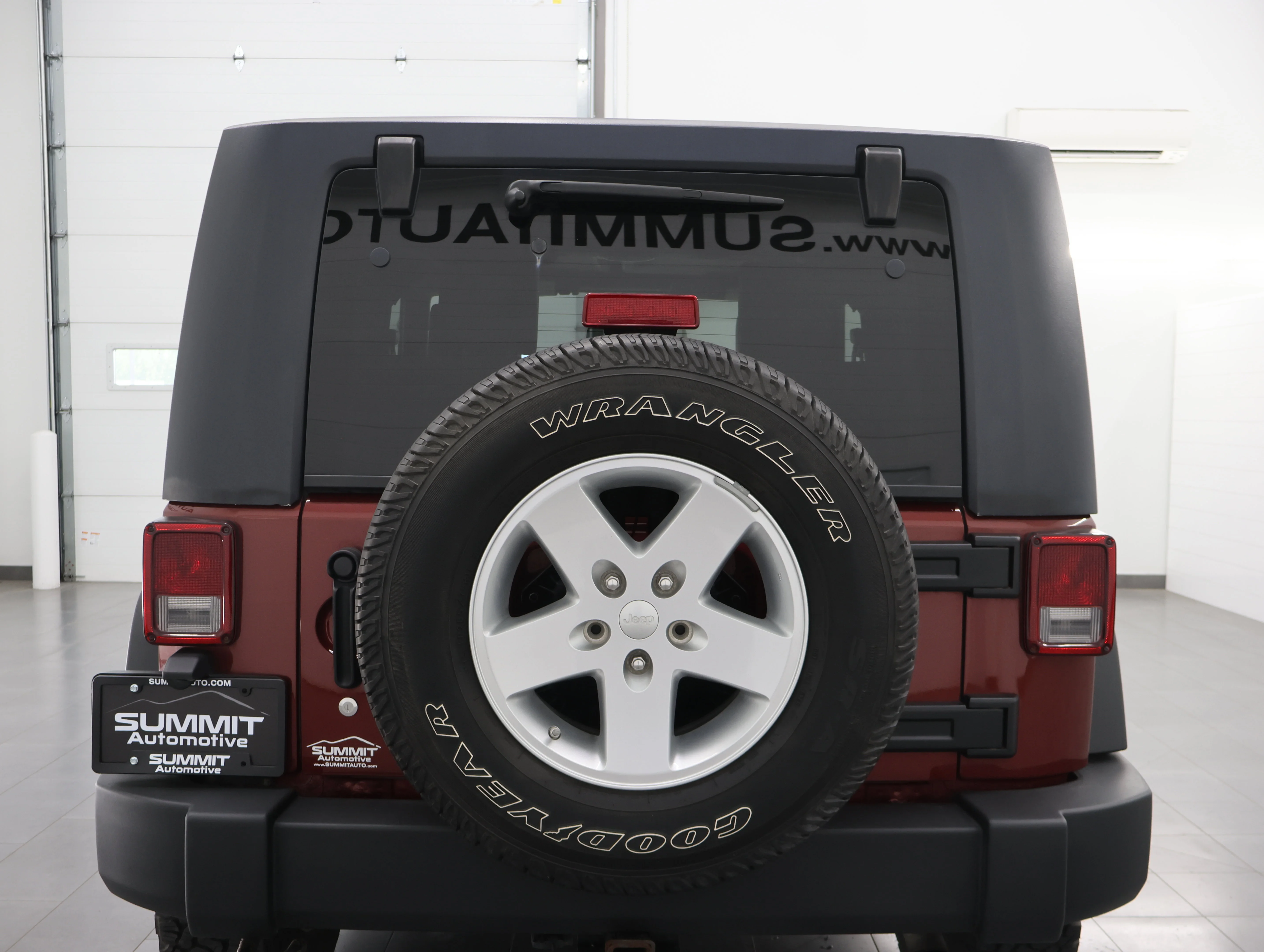 Used 2009 Red Rock Crystal Pearl Jeep X image 22