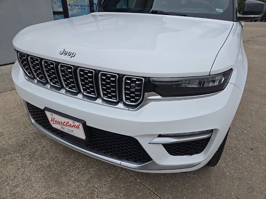 Used 2022 White Jeep Summit Reserve image 18