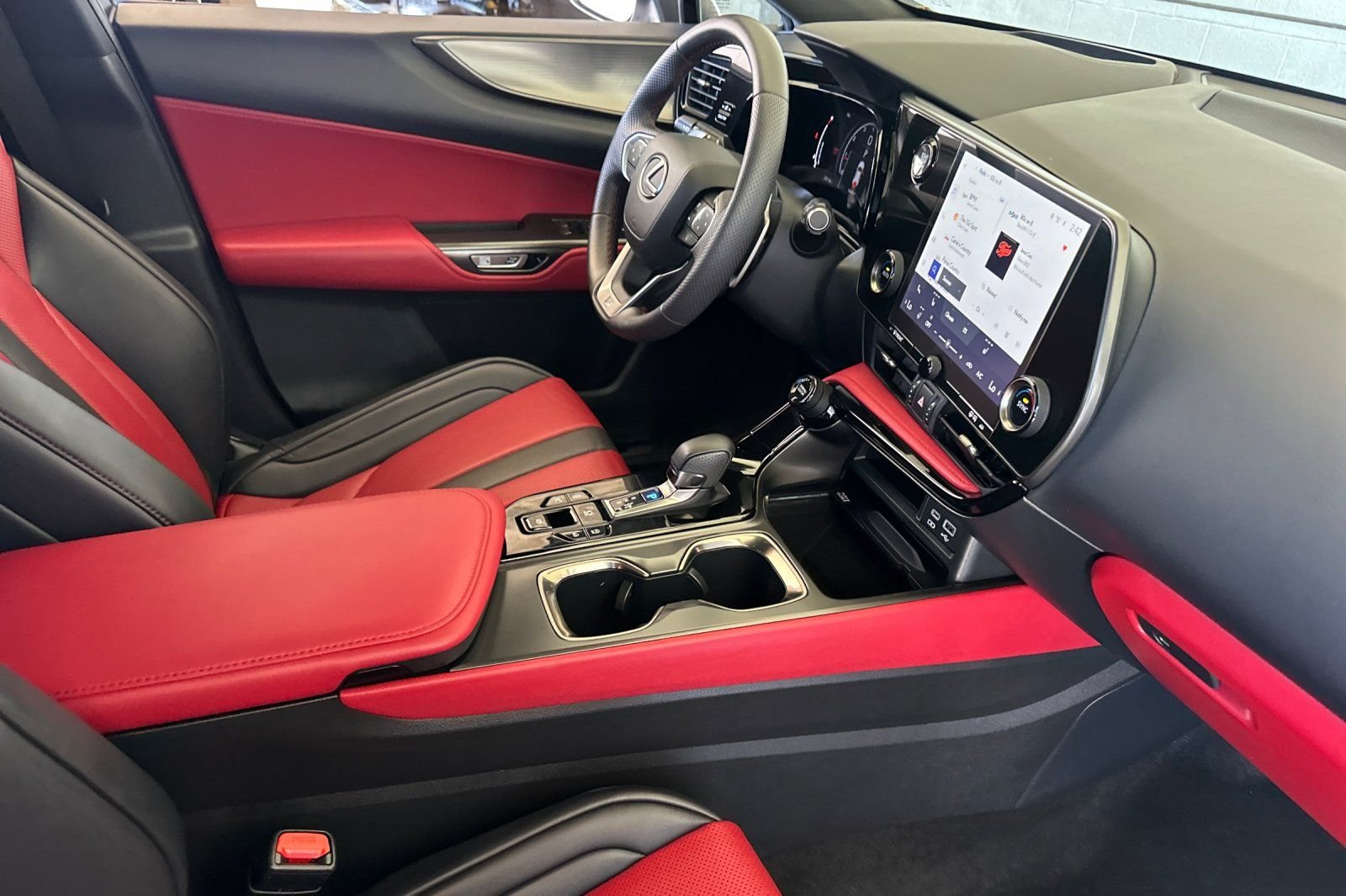 Used 2024 White Lexus 350 F SPORT Handling image 17