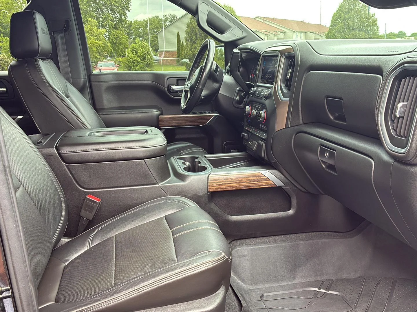 Used 2019 Black Chevrolet High Country image 17