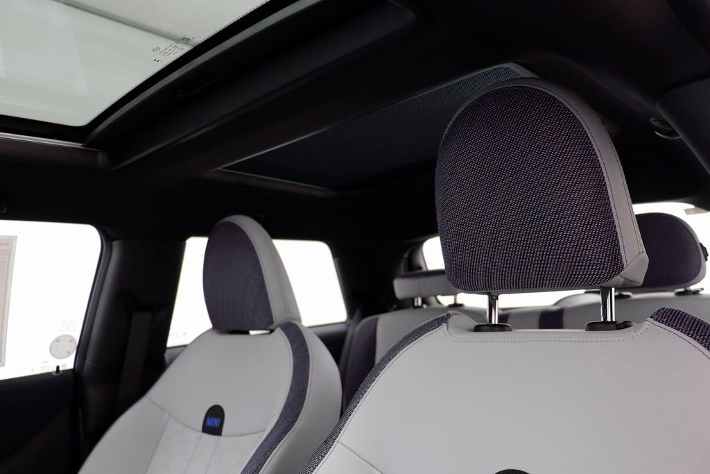 2026 MINI Hardtop 2 Door Oxford Edition - Photo 12