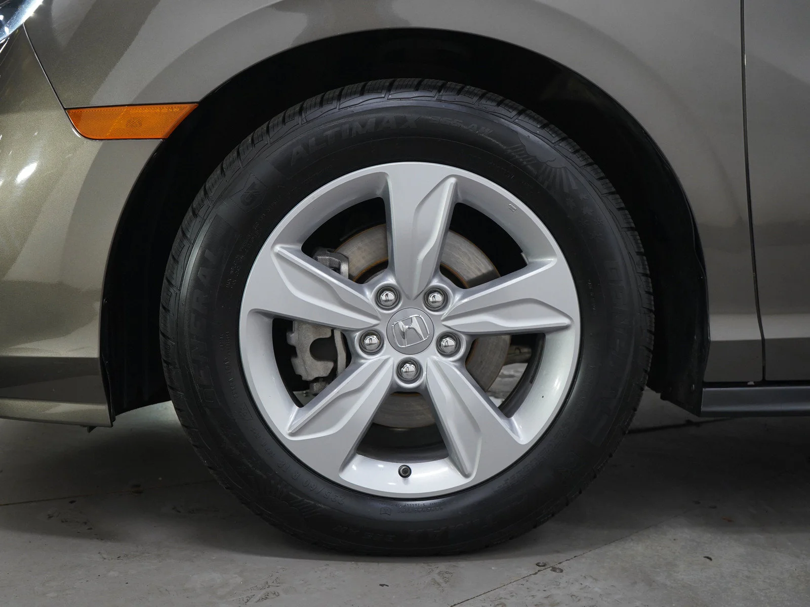 Used 2019 Bronze Honda EX-L image 34