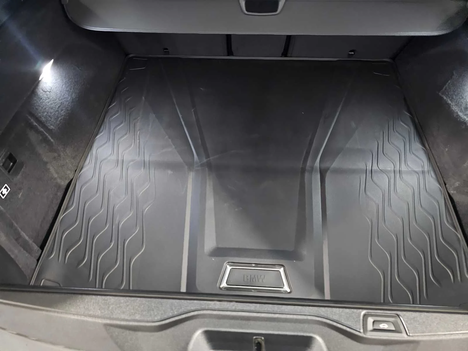 New 2026 Dravit Grey Metallic BMW xDrive40i image 44