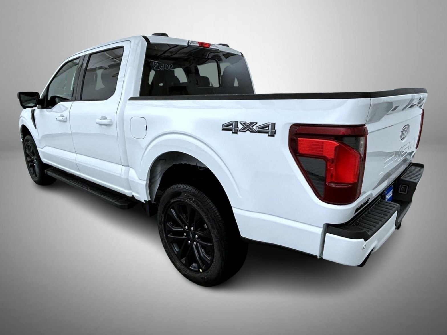 New 2026 Oxford White Ford XLT image 7