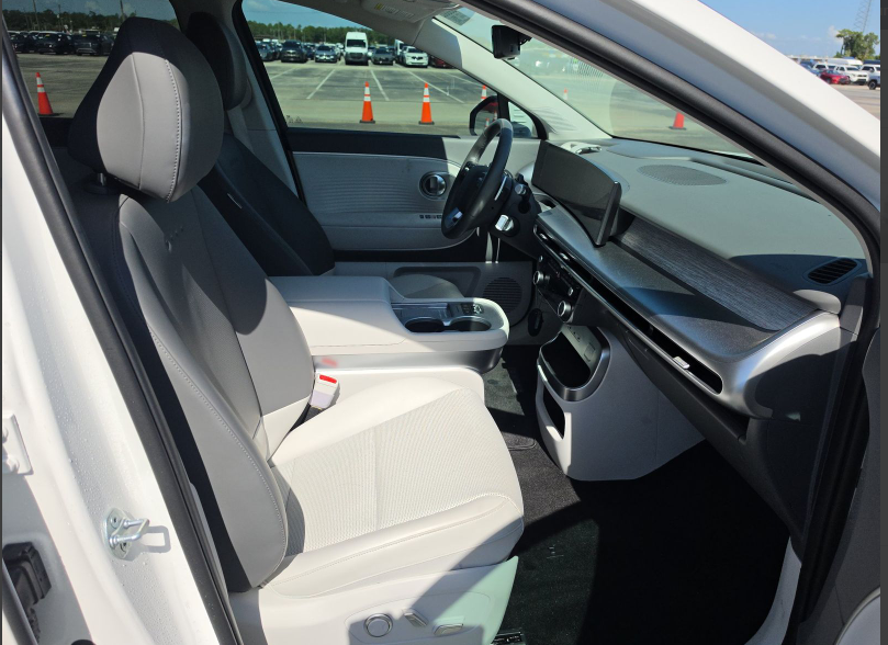 Used 2026 White Hyundai SEL image 9