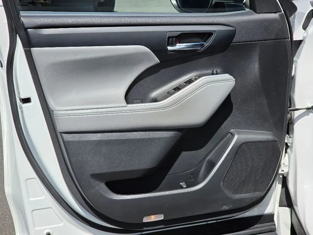 Used 2023 Beige Toyota XLE image 19