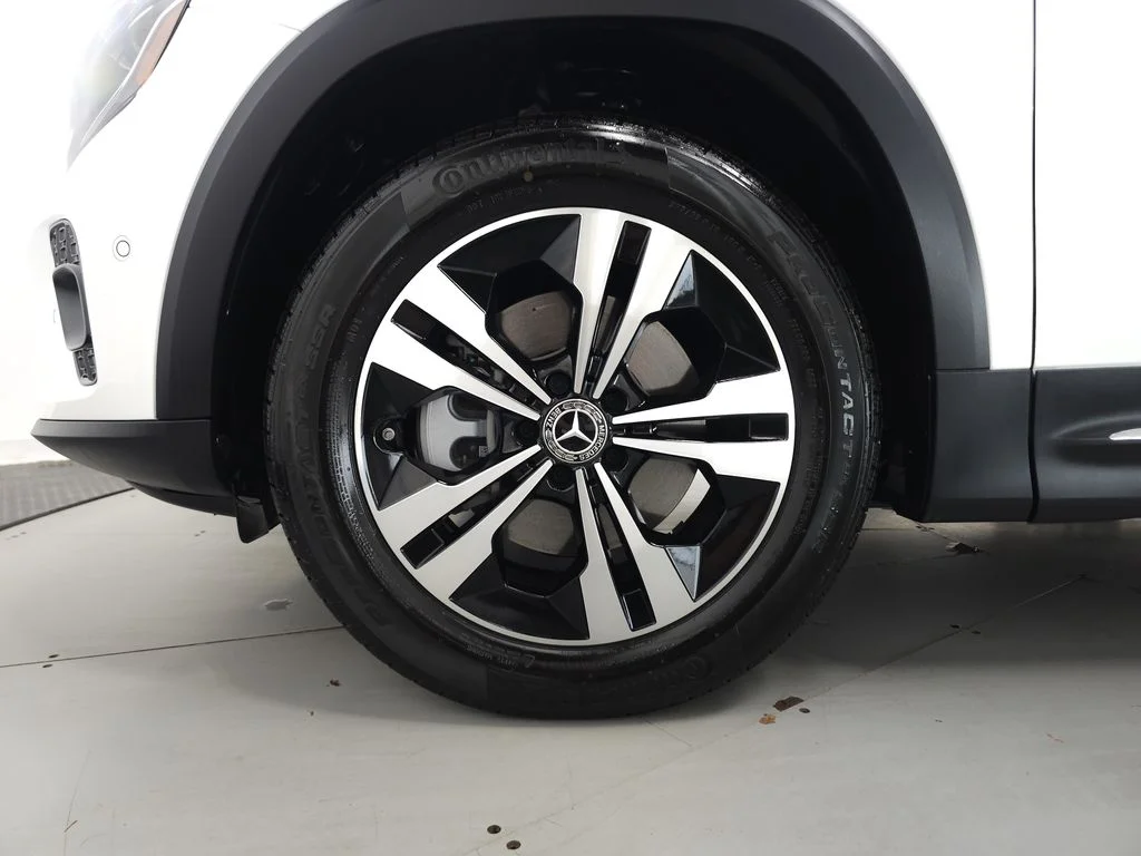 New 2026 Polar White Mercedes-Benz GLB 250 image 34