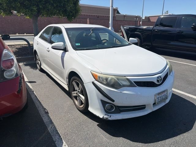 2014 Toyota Camry 2.5 Auto SE's photo