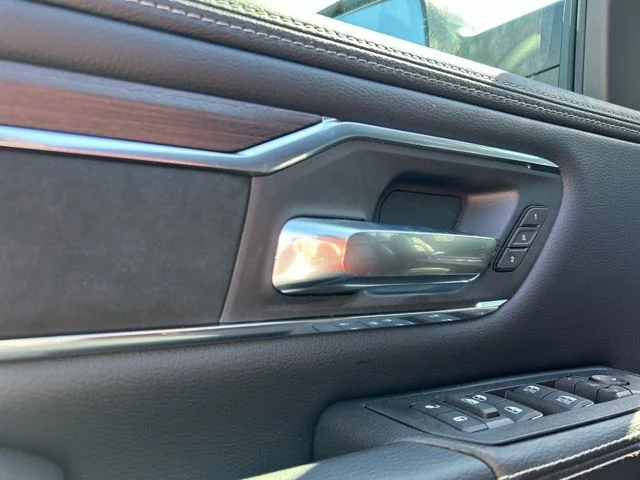 New 2026 Diamond Black Crystal Pearl-Coat Exterior Paint RAM Laramie image 26