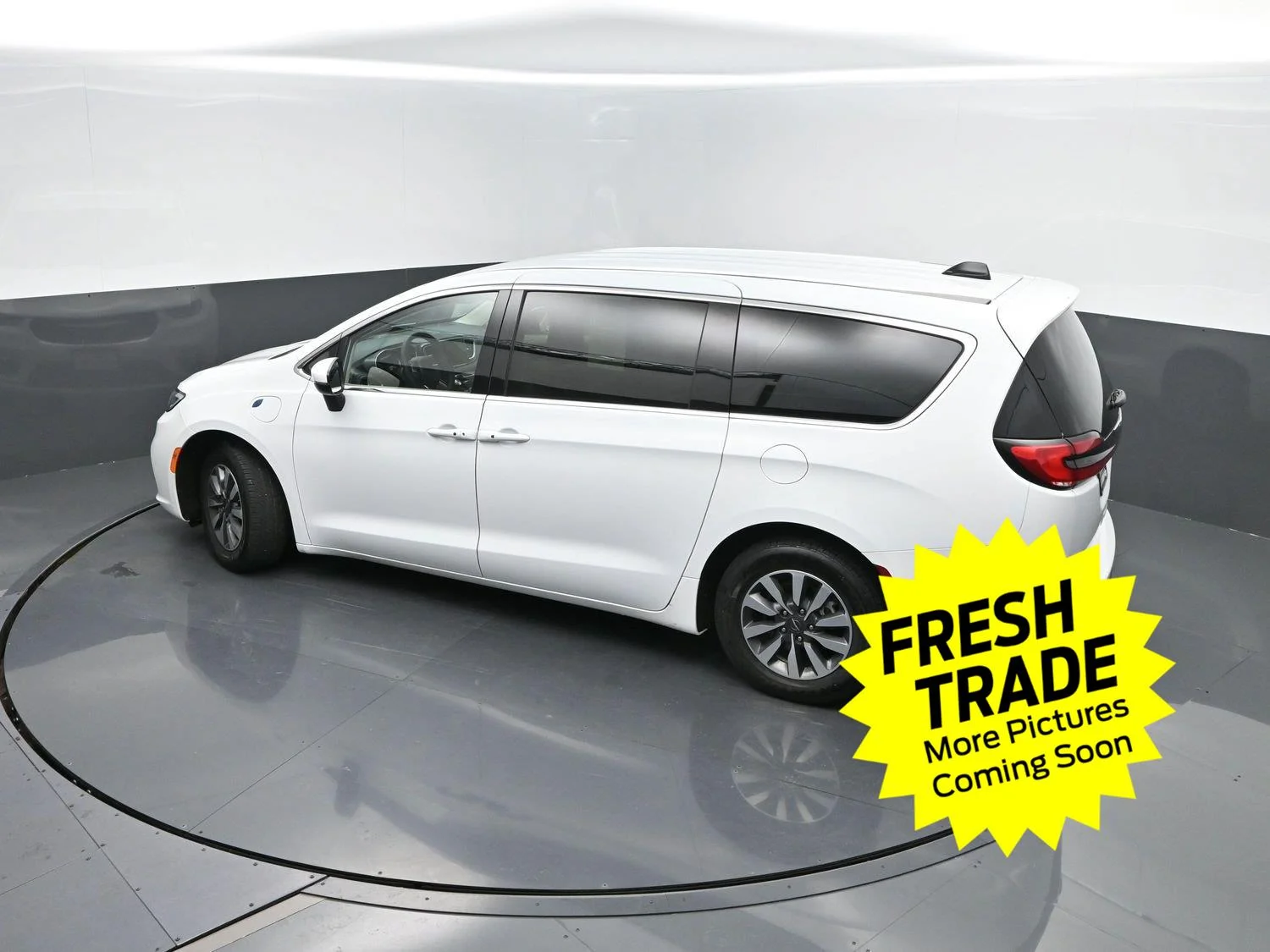 Used 2023 Bright White Clearcoat Chrysler Hybrid Touring L image 33