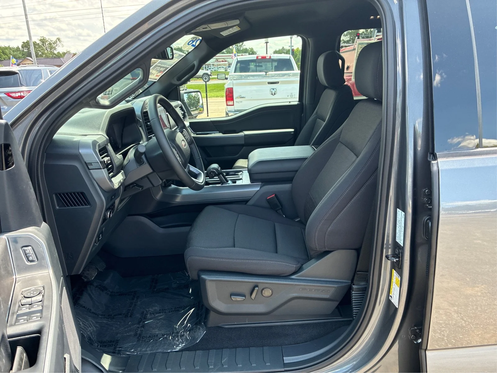 New 2026 Carbonized Gray Metallic Ford XLT image 9