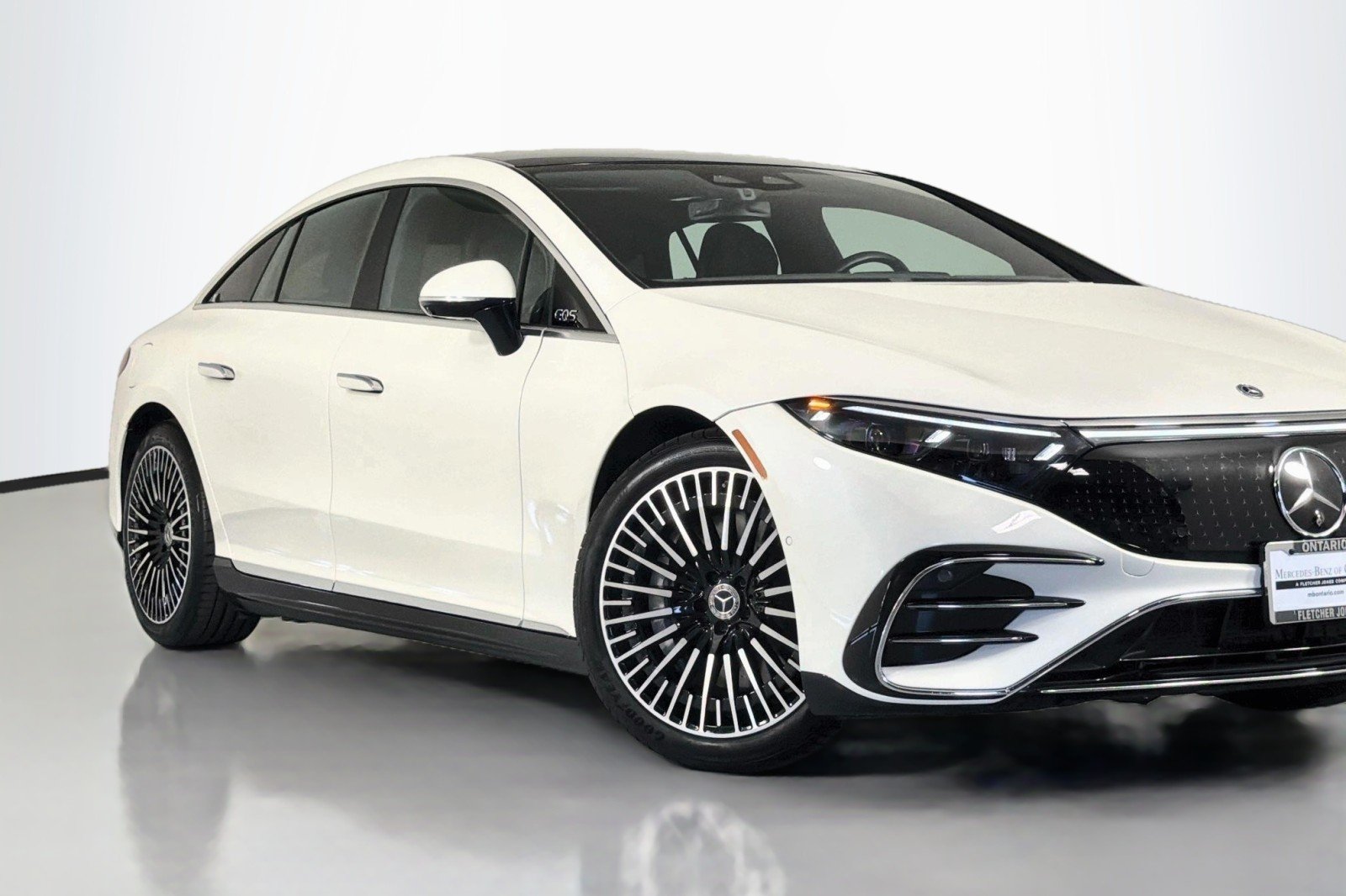 Certified Used 2023 MANUFAKTUR Diamond White Mercedes-Benz EQS 450+ image 13
