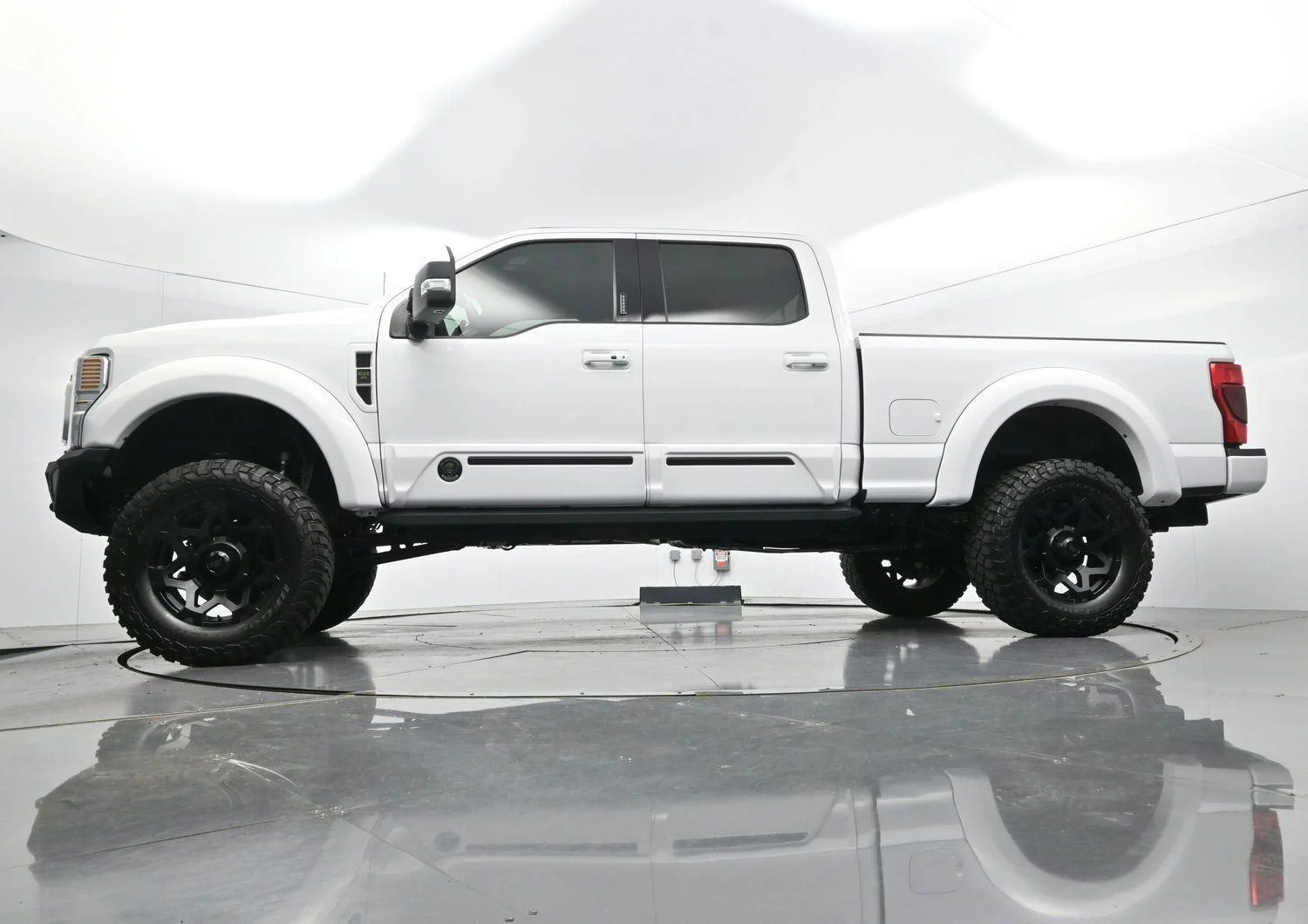 Used 2022 White Ford XL image 54
