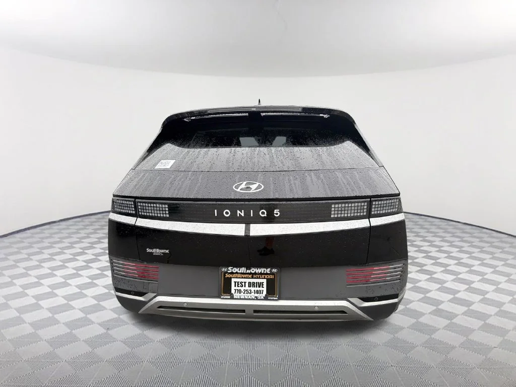Used 2024 Black Hyundai SEL image 6