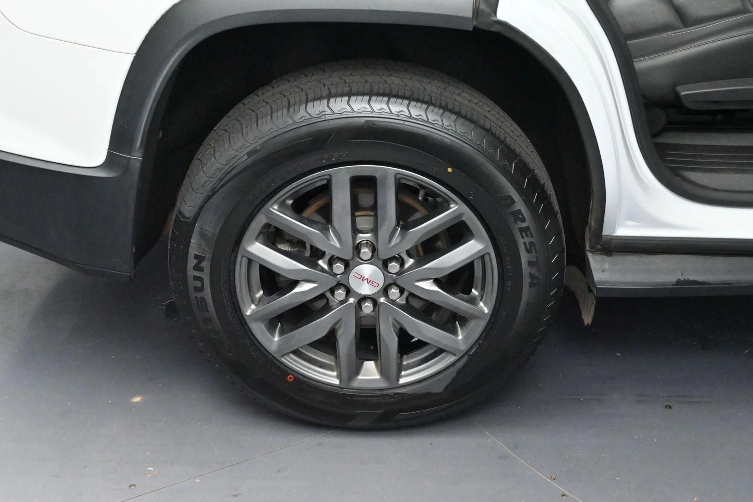 Used 2019 Summit White GMC SLT image 36