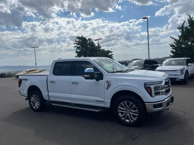 Used 2025 Oxford White Ford LARIAT image 5