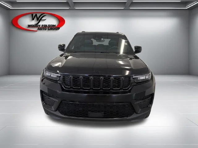 Used 2023 Black Jeep Altitude image 2