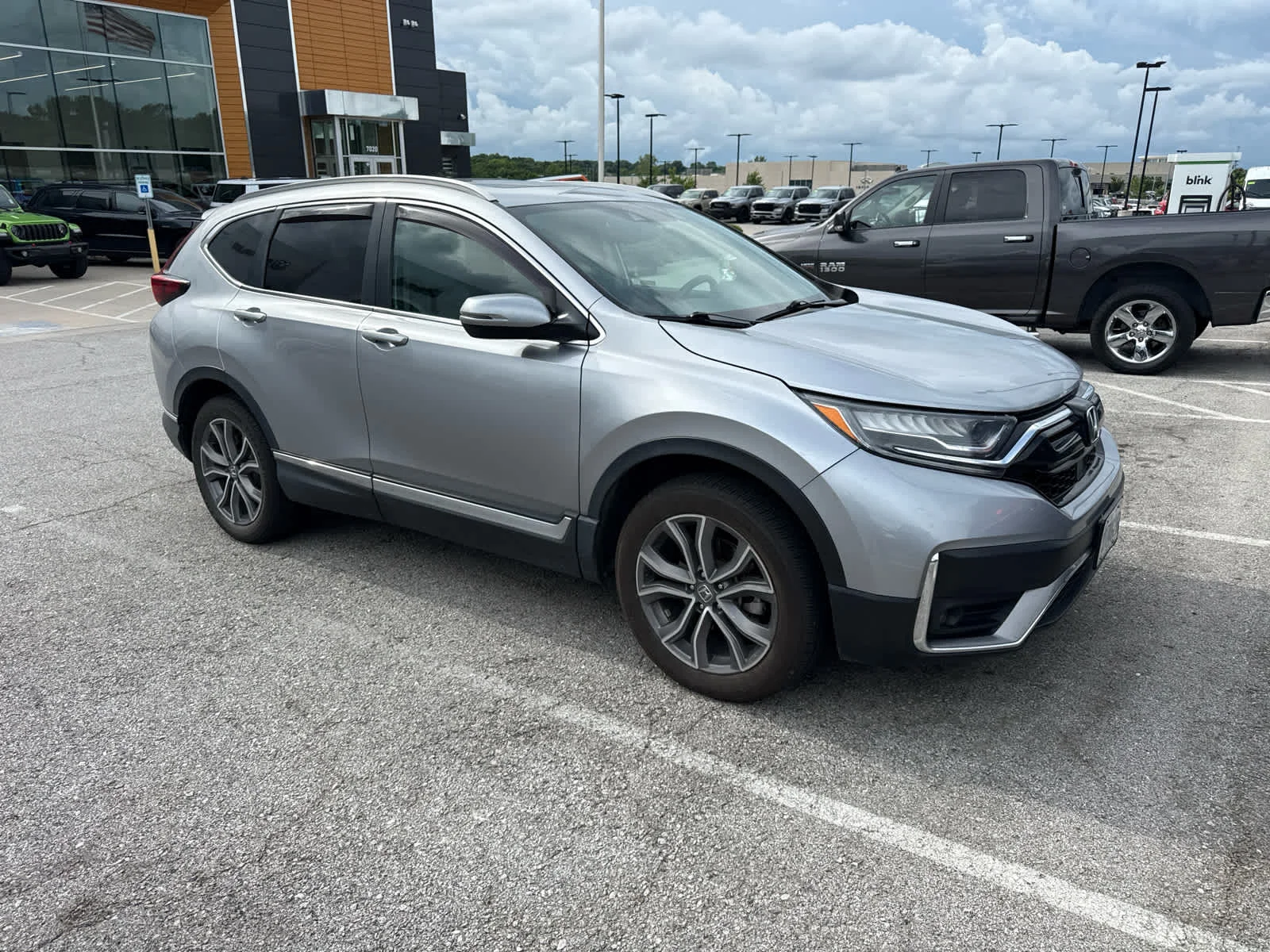 Used 2020 Lunar Silver Metallic Honda Touring image 3
