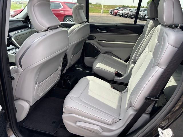 Used 2021 Rocky Mountain Pearlcoat JEEP Overland image 11