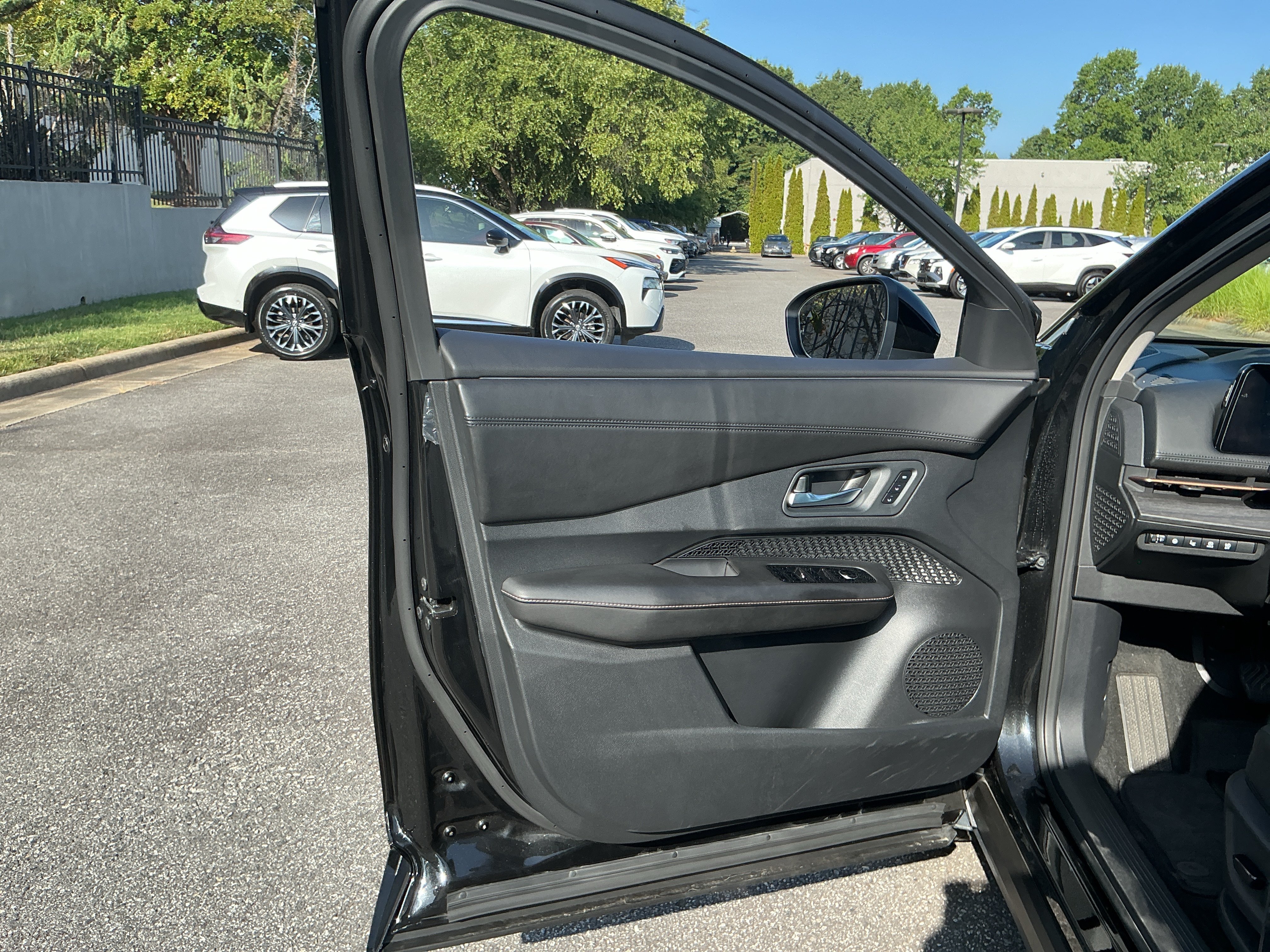 Used 2023 Black Diamond Pearl Nissan ENGAGE image 11