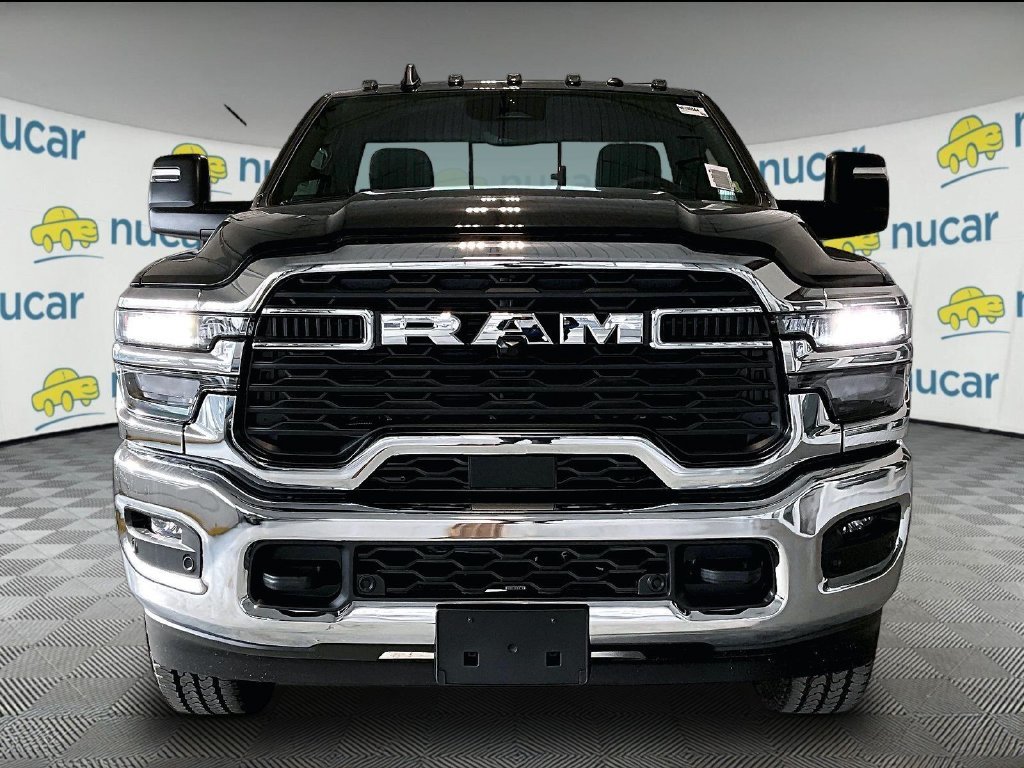 New 2026 Diamond Black Crystal Pearl-Coat Exterior Paint RAM Tradesman image 2